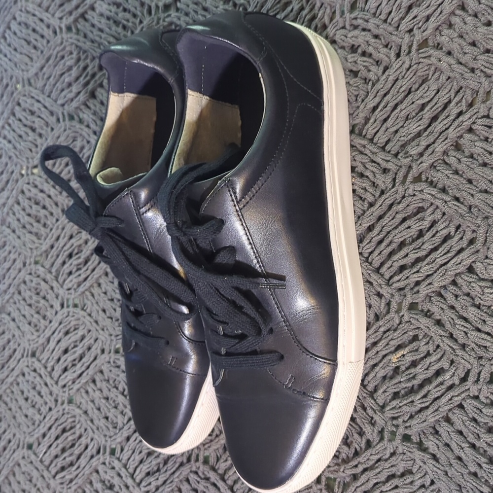 Banana Republic all black leather sneakers